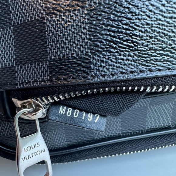 LV Ambler Waist Crossbody Shoulder Graphite Damier Bag Louis Vuitton Like New - Picture 13 of 15